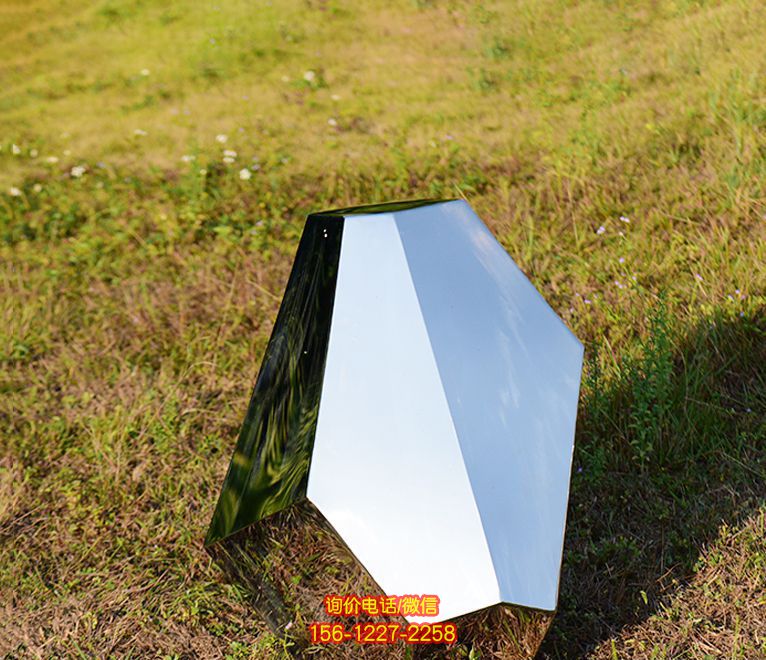 園林景區(qū)擺放一個(gè)不銹鋼鏡面不銹鋼石頭雕塑 園林景區(qū)擺放一個(gè)不銹鋼鏡面不銹鋼石頭雕塑