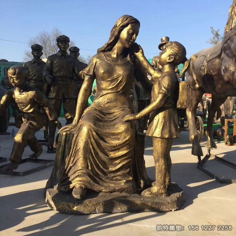 玻璃鋼母愛主題雕塑，母子情深雕塑