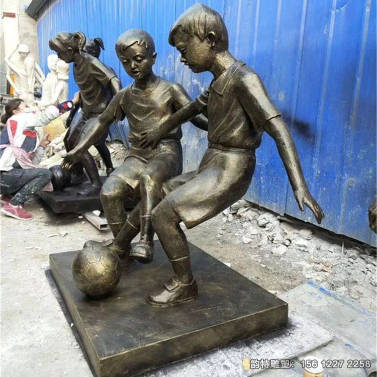 踢足球雕塑01 踢足球雕塑01