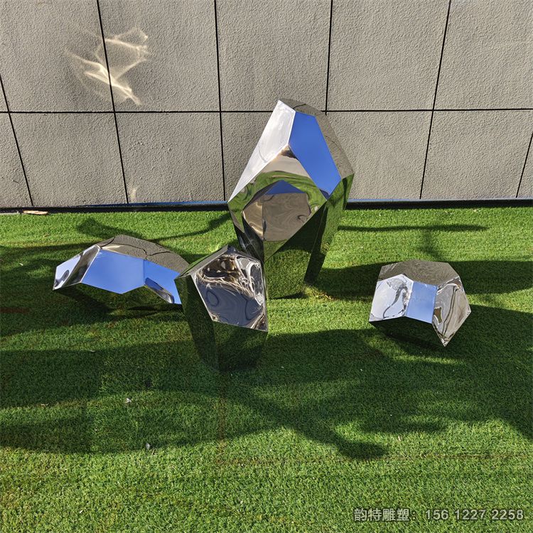 不銹鋼幾何切面石頭雕塑51 不銹鋼幾何切面石頭雕塑51