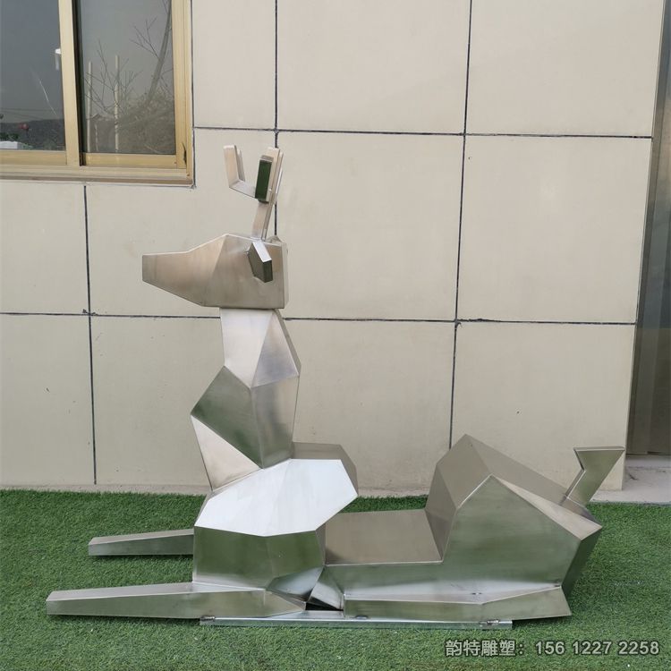 不銹鋼幾何鹿雕塑設(shè)計(jì) 添加了幾何元素造型簡潔時(shí)尚